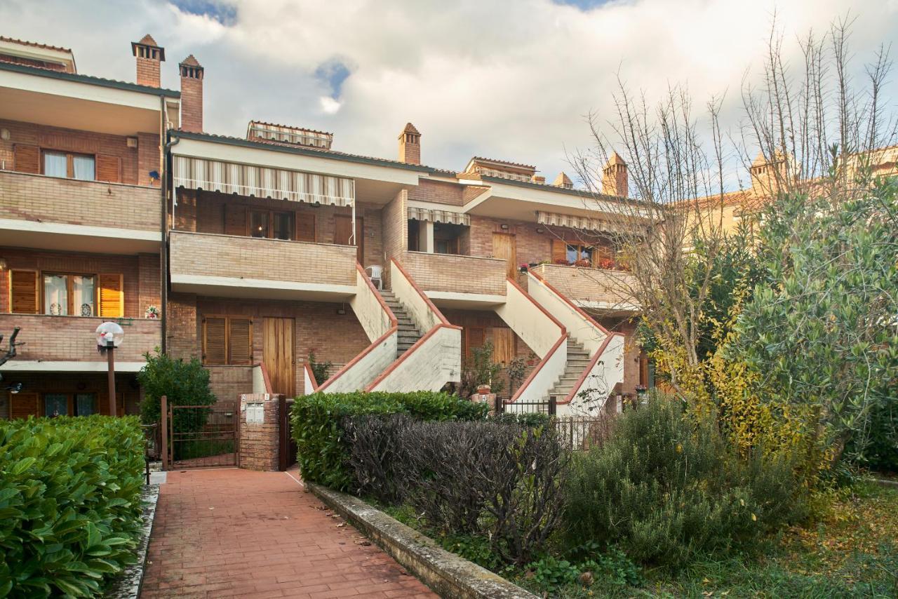 Little Brick House On Siena Hills With Balconies Apartment Екстериор снимка