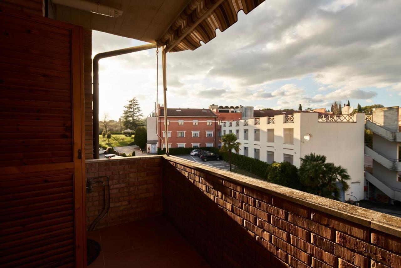 Little Brick House On Siena Hills With Balconies Apartment Екстериор снимка